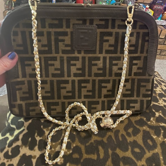 Vintage Canvas Fendi zucca crossbody (orginal strap missing added strap) - Picture 9 of 10